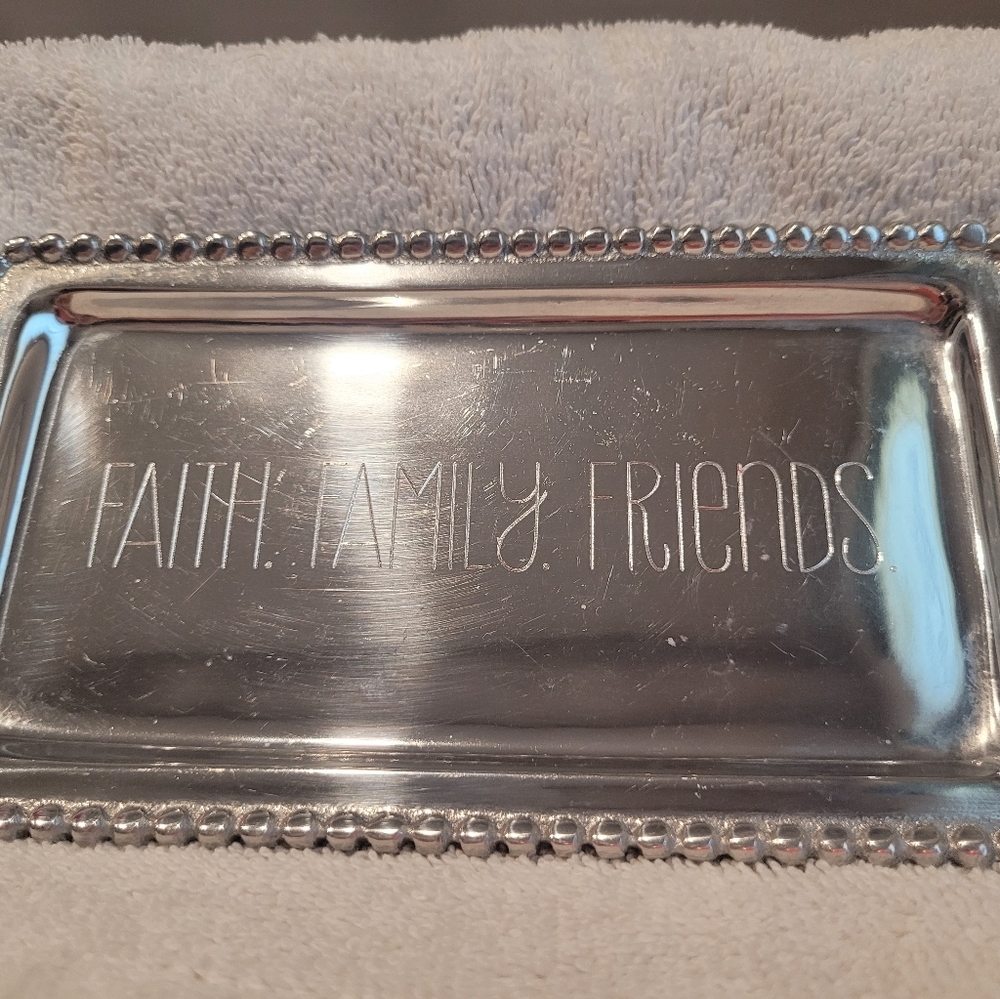 Mariposa 100% recycled aluminum tray